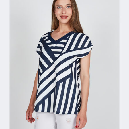 Camiseta-mujer-tela-manga-caida-escote-pico-‘marinera-en-marino
